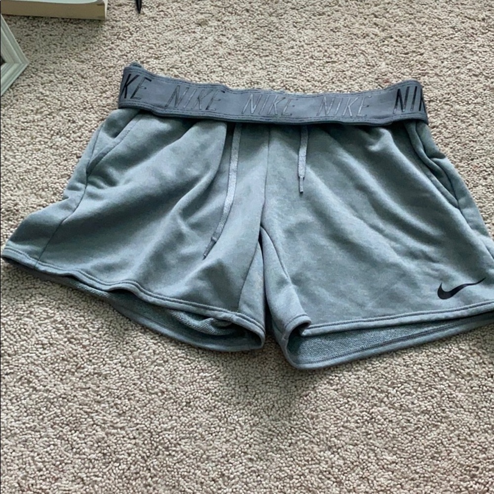 NIKE WOMENS RUNNING SHORTS WITH POCKETS